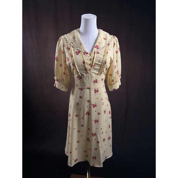 Super Cute Simple Retro “Fiona” Yellow & Red Rose Dress Medium - Picture 2 of 3